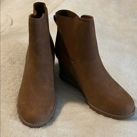 Universal Thread Tan Ankle Booties - Picture 1 of 7